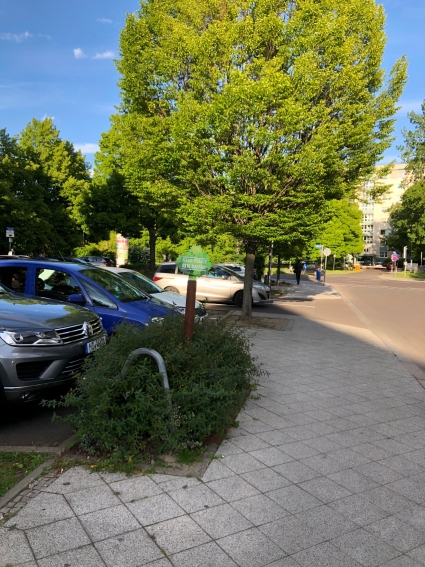 Parkplatz Nordseite des Rathauses/Ecke Weitlingstraße