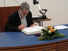 Am 22. Januar 2015 wurde Wolfgang Wähnelt die Ehrenbezeichnung „Ehrenstadtrat“ verliehen. Im Anschluss trug er sich in das Goldene Buch der Landeshauptstadt ein.