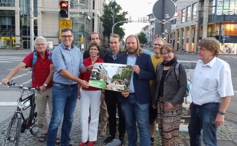 Dr. Anton Hofreiter (Vorsitzender Bundestagsfraktion BÜNDNIS 90/DIE GRÜNEN) im Kreise von Magdeburger GRÜNEN