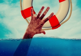 Hand mit Rettungsring