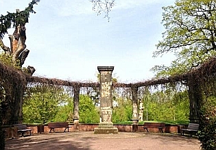 Sockel des Borussia Denkmals_tripadvisor Sockel des Borussia Denkmals_tripadvisor