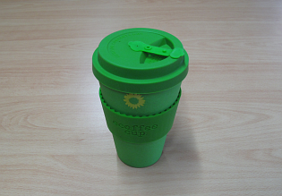 Müllansammlung aus Einwegbechern Müllansammlung aus Einwegbechern