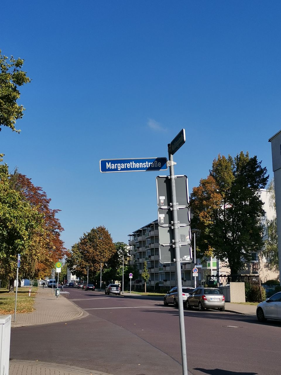 Straßenschild mit der Aufschrift "Margarethenstraße"