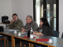 Wolfgang Beier (Vorstandsmitglied ADFC Magdeburg), Oberstudienrat Hans-Wolfgang Frase (Schulleiter BBS Hermann Beims) und Sarah Hassel (Mitglied im Stadtschülerrat für den Bereich Berufsschulen)