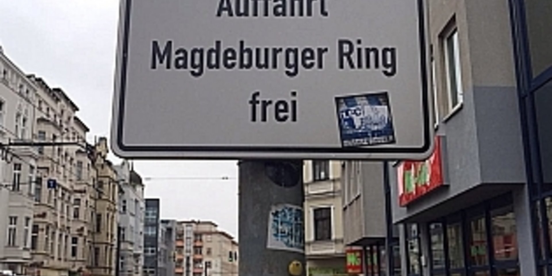 Kleines Hinweisschild an der Diesdorfer Straße zum MR