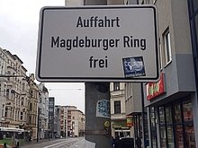 Kleines Hinweisschild an der Diesdorfer Straße zum MR