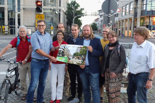 Dr. Anton Hofreiter (Vorsitzender Bundestagsfraktion BÜNDNIS 90/DIE GRÜNEN) im Kreise von Magdeburger GRÜNEN