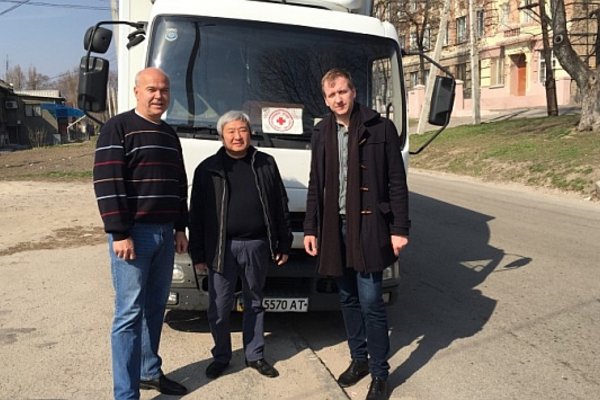 Übergabe der LKW mit Hilfsgütern aus Magdeburg in Saporischschja