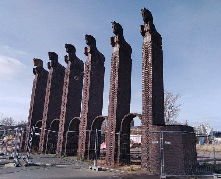 Pferdetor im Rotehornpark Magdeburg Pferdetor im Rotehornpark Magdeburg