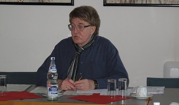 Jürgen Canehl, verkehrspolitischer Sprecher der Fraktion Bündnis 90/die Grünen, auf der Pressekonferenz am 03.12.2015