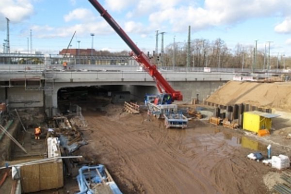 Baustelle Eisenbahnüberführung Ernst-Reuter-Allee (City-Tunnel)